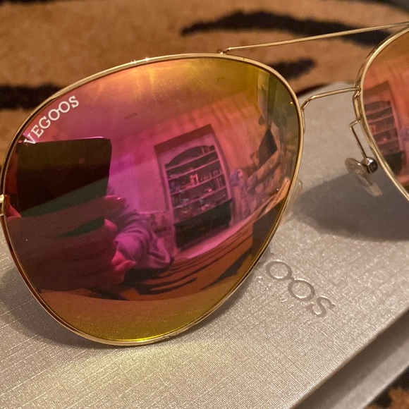 Host Pick  Vegoos Pink Polarized Mirrored Sunglasses - Picture 3 of 14